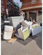 Limpieza, seguridad y botellones preocupan a La Montserratina