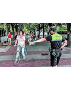 Si al uso de las bicicletas. No a que circulen por encima de las aceras