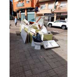 La limpieza es una asignatura imposible en Viladecans